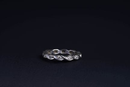 White gold wedding band (750 parts per thousand) s