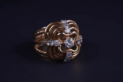 An 18K yellow gold (750) dome ring with a domed, o