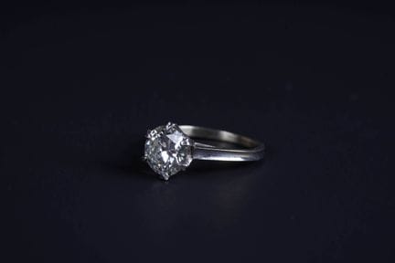 18K white gold (750) solitaire ring. 
Set with a 1