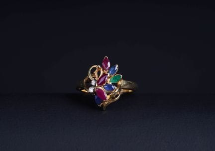 18K yellow gold ring (750 parts per thousand) set 