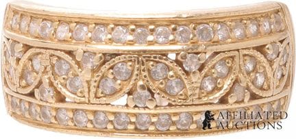 Bague en or jaune 14 carats avec motif floral en d