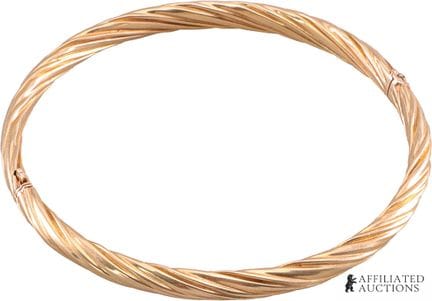 Bracelet rigide en or 14 carats avec motif torsadé