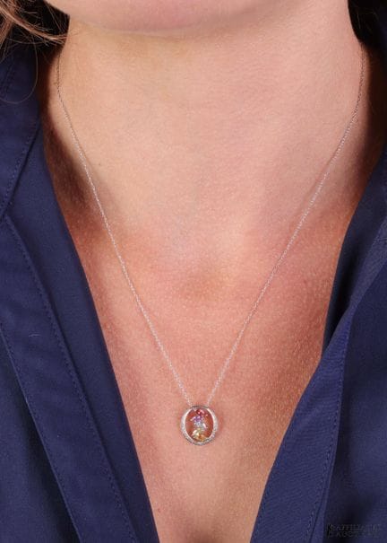 Collier et pendentif avec pierres, or blanc 14 car