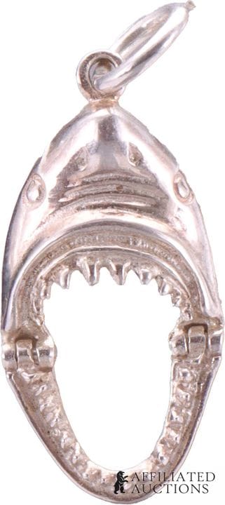 Pendentif requin articulé en argent sterling 925. 