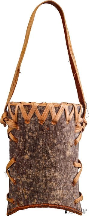 Panier amérindien en écorce  Panier traditionnel a