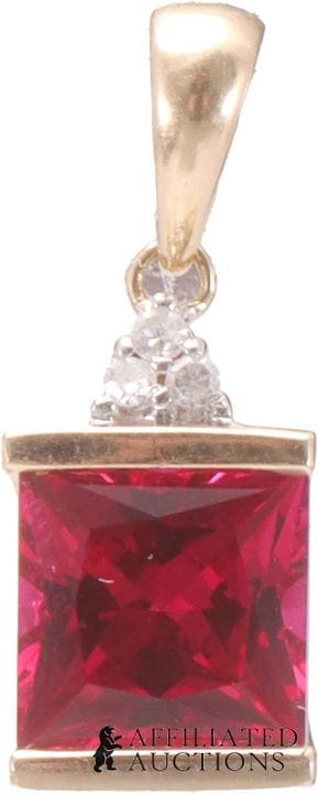 Pendentif en rubis taille princesse et diamants, o