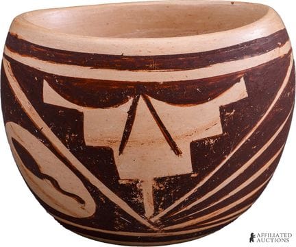 Poterie Hopi signée Dell P., village de Walpi.  Po