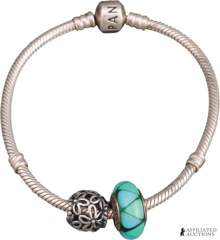 . Bracelet à breloques Pandora en argent sterling 