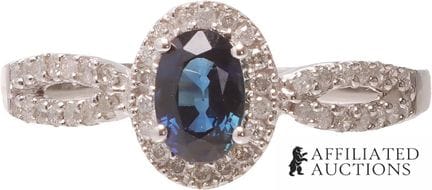 Bague « halo » en or blanc 14 carats avec saphir e