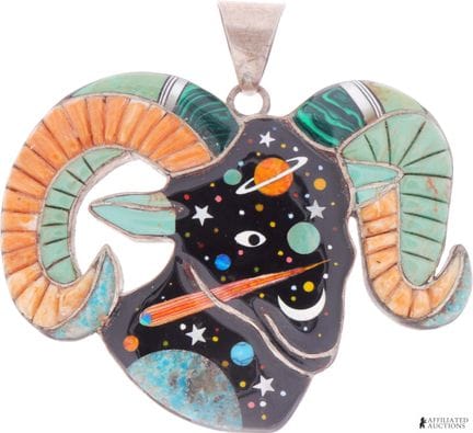 Pendentif « chèvre » avec incrustation de micro-mo