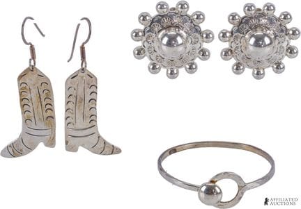 Lot de 3 boucles d'oreilles et d'un bracelet weste