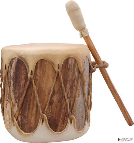 Tambour de Frank Mirabal, Taos Pueblo, 1995  Tambo