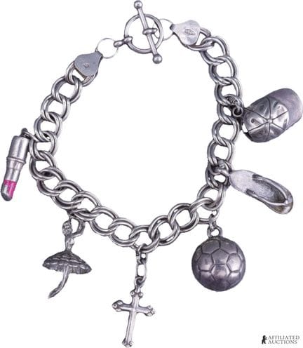 Bracelet à breloques en argent sterling 925. Un br