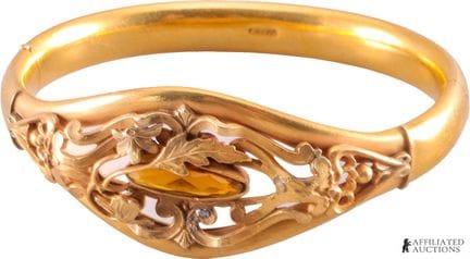 Bracelet Art nouveau à charnière en plaqué or, sig