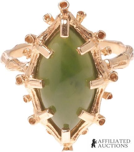 Bague en or jaune 14 carats et jade vert, monture 