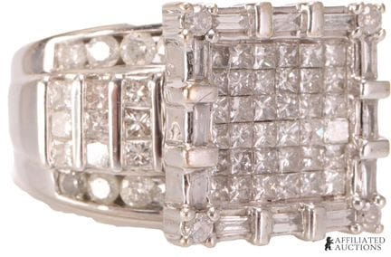 Bague en or blanc 10 carats sertie de diamants  Un