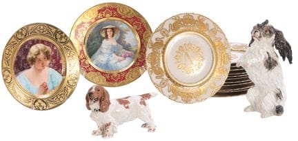 LOT DE PORCELAINE DE GRANDE QUALITÉ COMPRENANT 12 