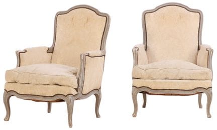 PAIRE DE FAUTEUILS BERGÈRE REMBOURRÉS DE STYLE LOU