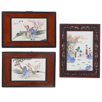 三块带华丽画框的中国瓷板，手绘风俗画，20世纪早期  三块带华丽画框的中国瓷板，手绘风俗画，20世纪