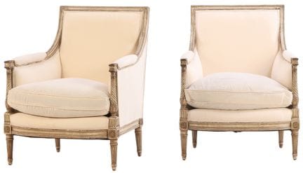 PAIRE DE FAUTEUILS BERGÈRE REMBOURRÉS DE STYLE LOU