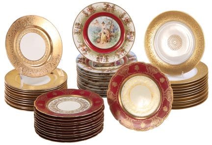 QUATRE SERIES DE 12 ASSIETTES DÉCORATIVES BAVAROIS