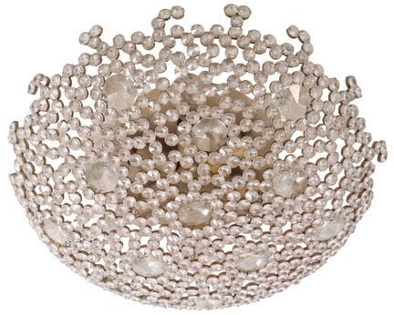 L'UN DES TROIS LUMINAIRES EN LAITON ET CRISTAL À E