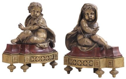 PAIRE DE CHENETS FIGURATIFS EN BRONZE REPRÉSENTANT