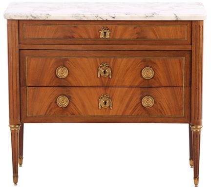 COMMODE DE STYLE LOUIS XVI À TROIS TIROIRS EN ACJE