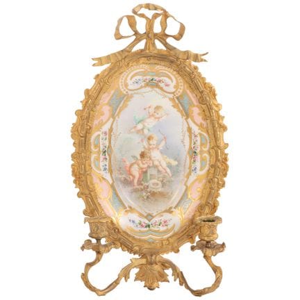 APPLIQUE MURALE EN BRONZE DORÉ ET PORCELAINE DE SÈ