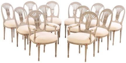 DOUZE CHAISES DE SALLE À MANGER RESTAURÉES, PEINTE