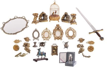 GRAND LOT D'OBJETS DÉCORATIFS EN MÉTAL, COMPRENANT