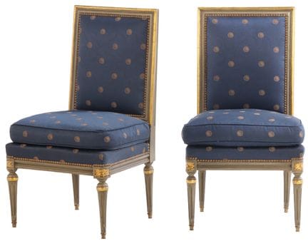 UNE PAIRE DE FAUTEUILS DE BOUDOIR FRANÇAIS PEINTS 
