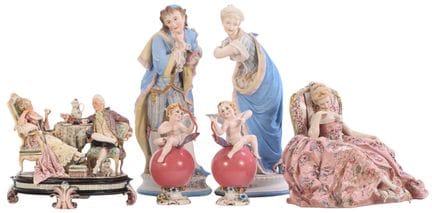 SIX GRANDES FIGURINES EN PORCELAINE CONTINENTALE, 