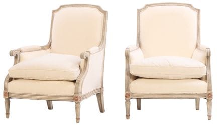 PAIRE DE FAUTEUILS BERGÈRE DE STYLE LOUIS XVI, PEI