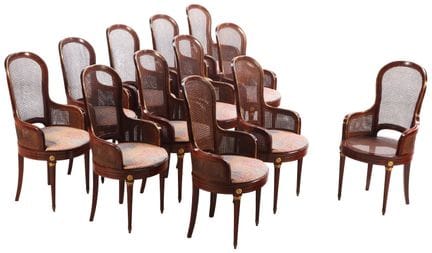 12 chaises de salle à manger de style Louis XVI en