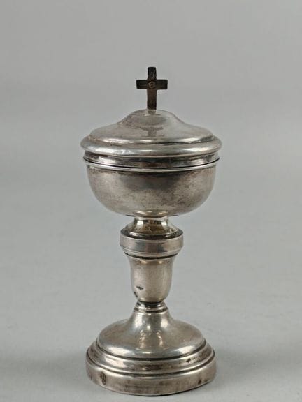 CIBOIRE DES MALADES en argent de style néoclassiqu