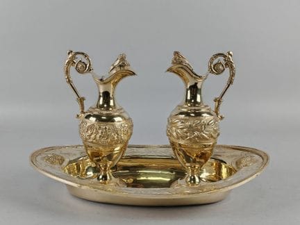 Paire de BURETTES et leur PLATEAU en vermeil de st