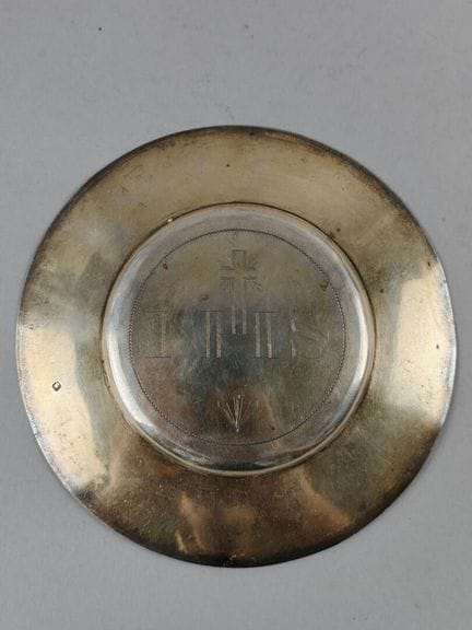 PATENE en vermeil à décor gravé de l'IHS. Poinçon 