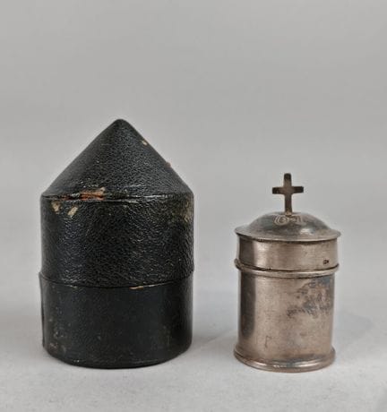 AMPOULE à SAINTE HUILE en argent (800/°°°) gravée 