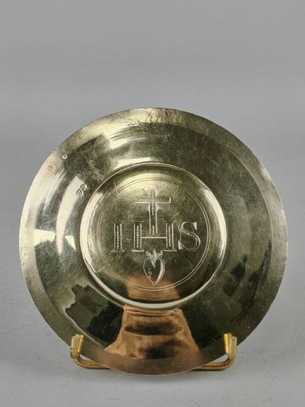 PATENE en vermeil à décor gravé de l'IHS. 
Poinçon