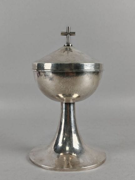 CIBOIRE de style néoroman, la coupe et le couvercl