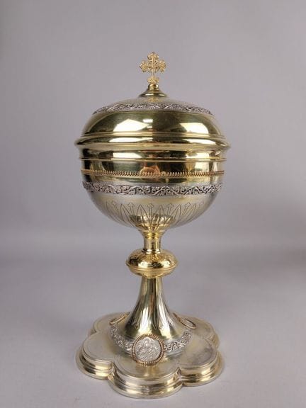 Grand CIBOIRE en vermeil et argent style néogothiq