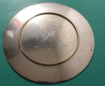 PATENE de style roman en argent. Poids : 220gr. Di