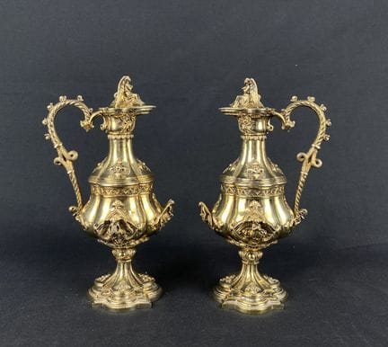 Paire de BURETTES en vermeil de style néogothique 