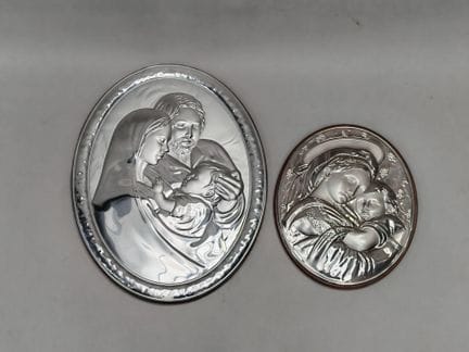 Heilige Familie. Flachrelief aus laminiertem Metal