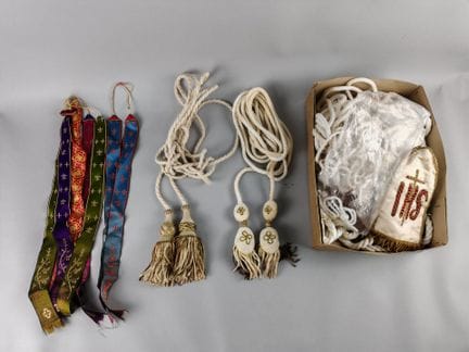 Set of altar cordons, including 2 ceremonial cordo