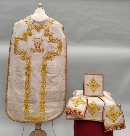 A classic-style ORNAMENT made of ivory-colored moi