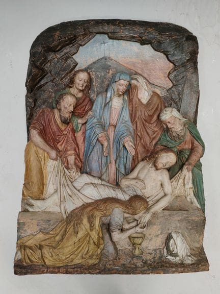 STATION DES KREUZWEGS: Die Grablegung. Hochrelief 