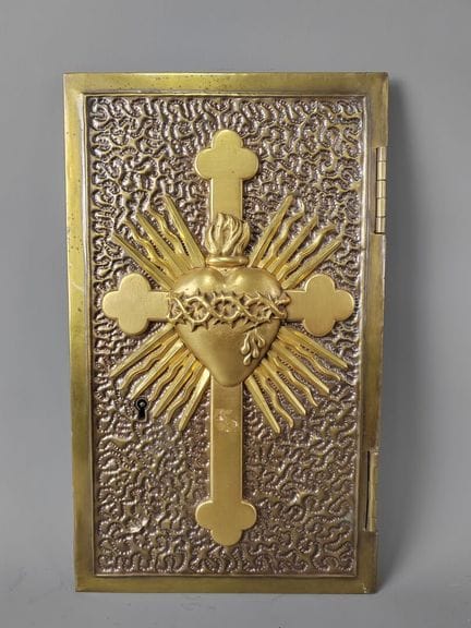 Schöne TABERNACLE-TÜR aus gehämmertem Messingblech