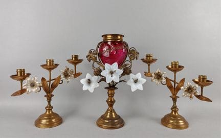 Große Altar-Nachtlampe aus Messing mit einem Dekor